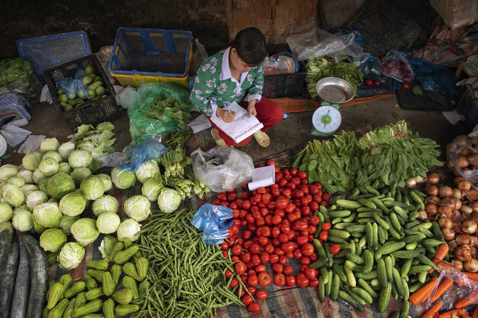 Market vendor Ly Thi Nguyen/ Photo by C. de Bode/CGIAR